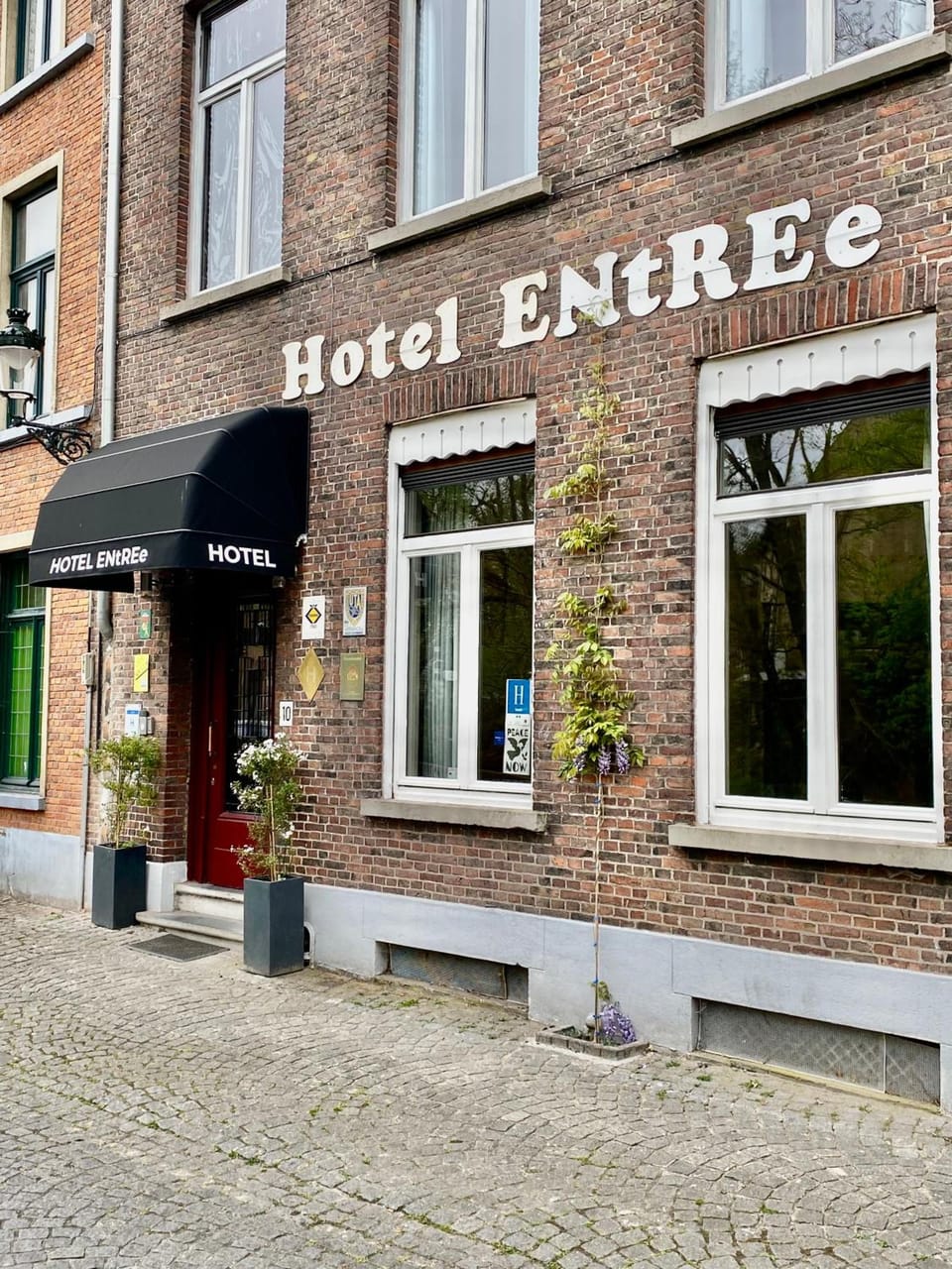 Hotel Entree - View of Canal Bruges Hotel in Bruges