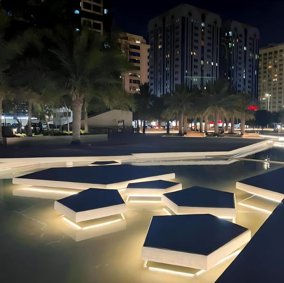 Corniche Street - Stunning Room Hostel in Abu Dhabi