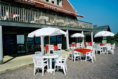 Logis Hotel Du Casino Restaurant Le Mathelia Hotel in Normandy