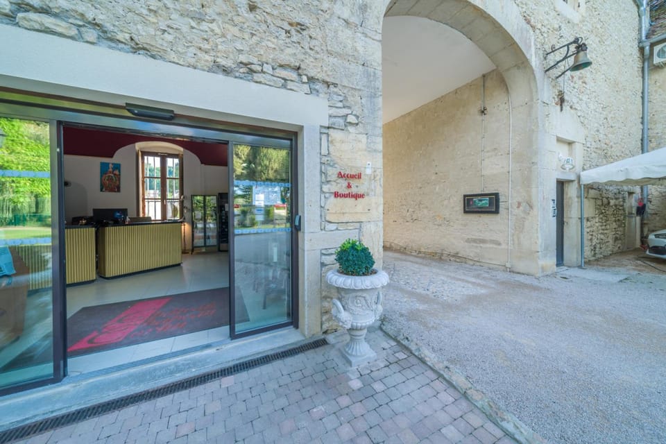 Chateau Chapeau Cornu Hotel in Auvergne-Rhône-Alpes