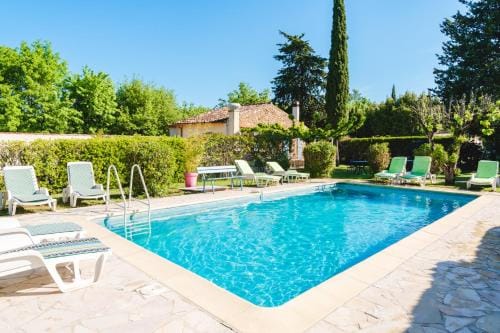Au Bien Etre piscine chauffee Hotel in Salernes