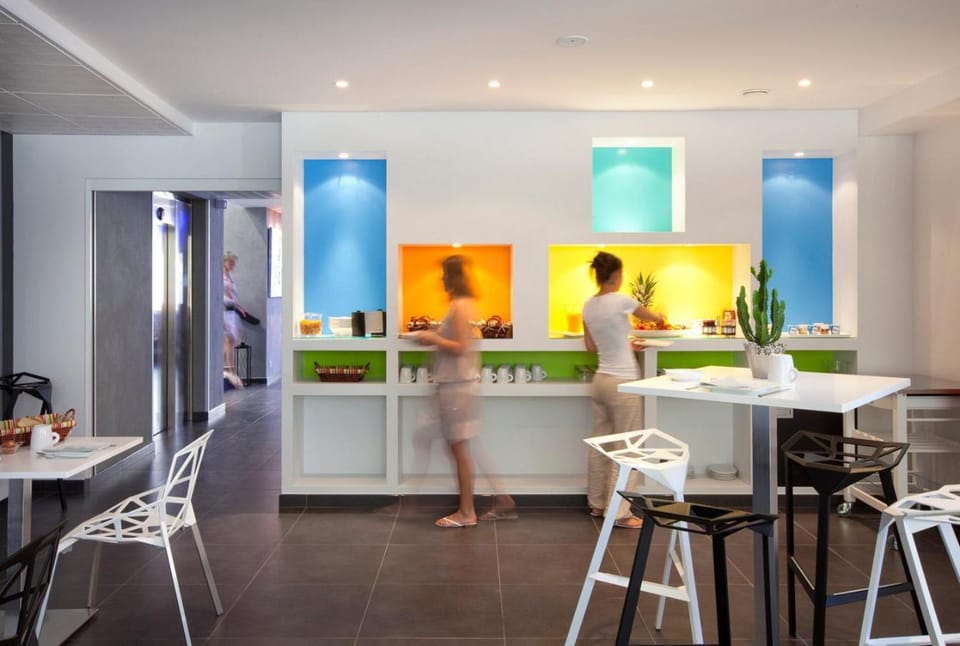 Urban Style HOTEL LES FLEURINES Hotel in Villefranche-de-Rouergue