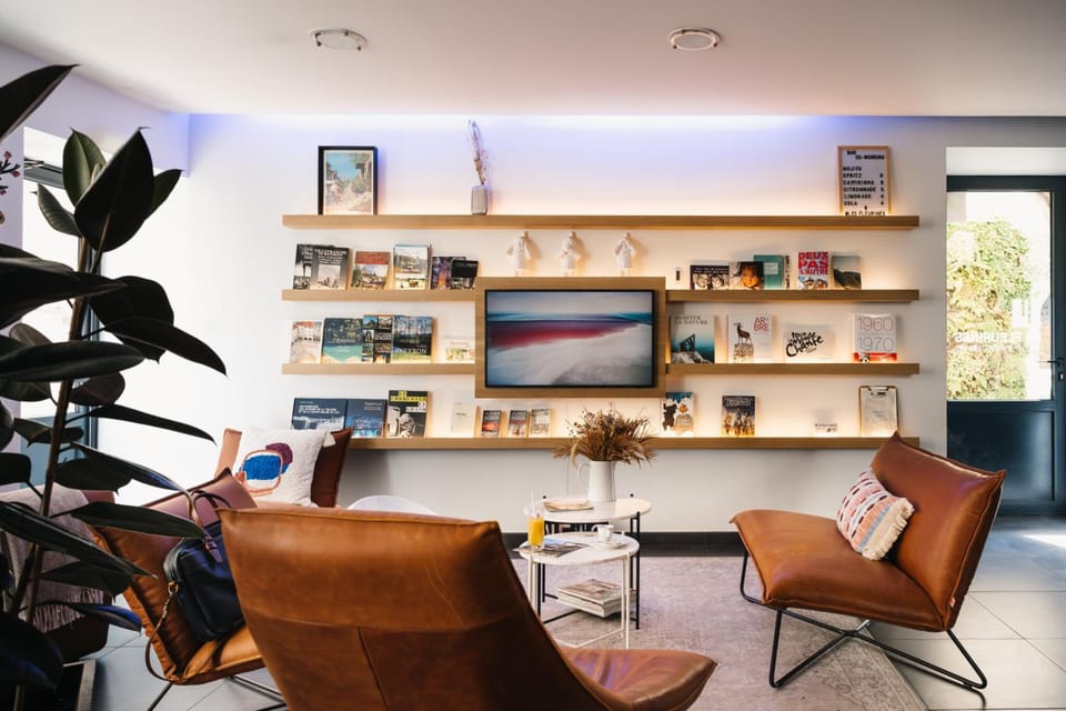 Urban Style HOTEL LES FLEURINES Hotel in Villefranche-de-Rouergue