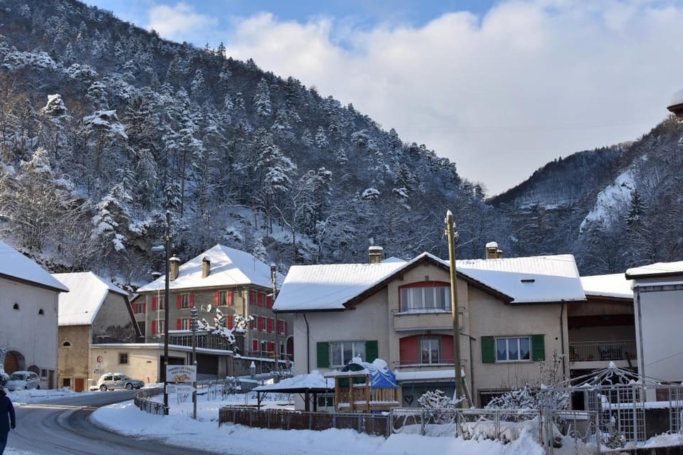 Hotel de l'ours Inn in Sainte-Croix