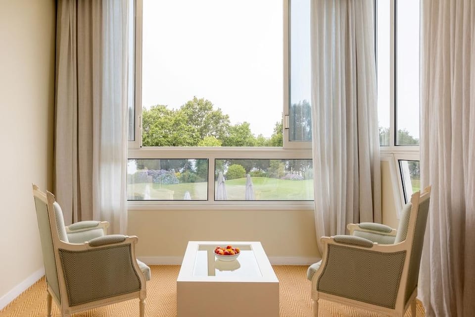 Best Western Plus Le Roi Arthur Hotel Et Spa Hotel in Centre-Val de Loire