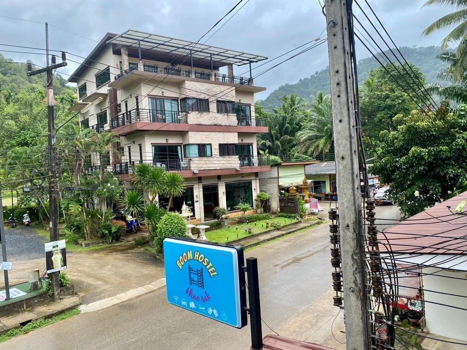 Boom Hostel Khaosok Hostel in Khlong Sok