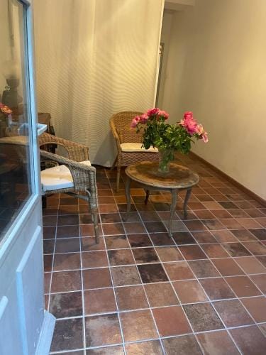 Maison aigues-mortaise dans la cite Hotel in Le Grau-du-Roi