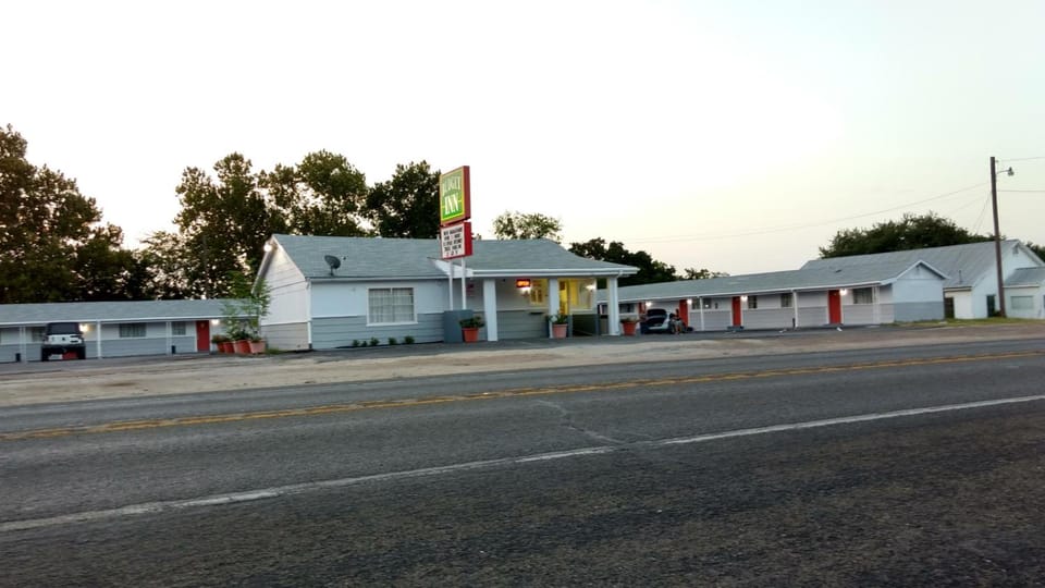 Budget Inn Hamilton Motel in Rio Grande