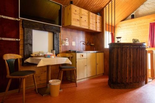 Gasthaus Pension zum Turm Hostel in Canton of Ticino
