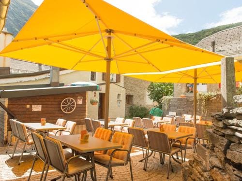 Gasthaus Pension zum Turm Hostel in Canton of Ticino