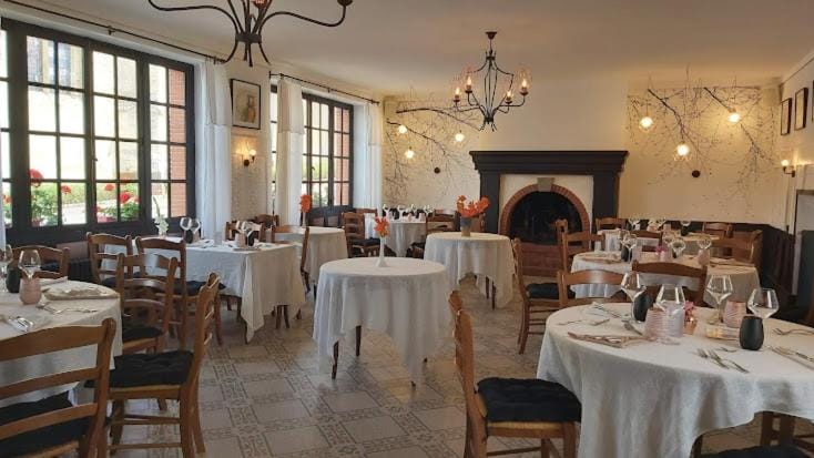 Logis- Hotel & Restaurant Le Montligeon Hotel in Normandy