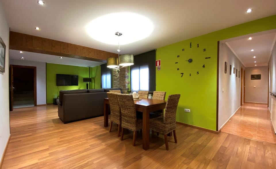 Shared lounge/TV area