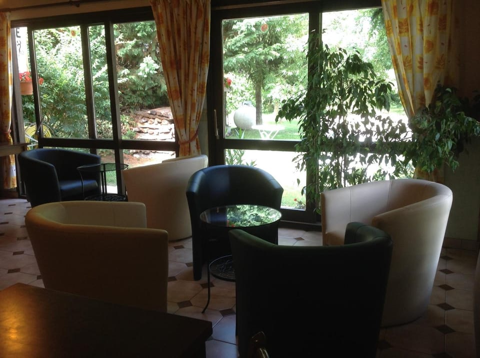 Shared lounge/TV area