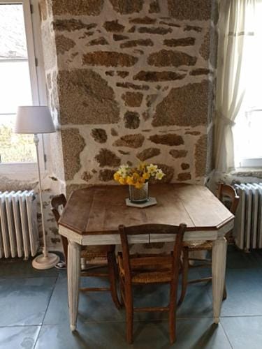 Chambre independante - style studio - avec jardin a la campagne Hotel in Auvergne-Rhône-Alpes