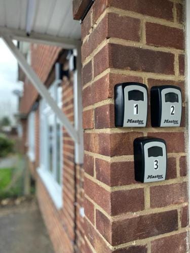 Gatwick Deluxe En-suite Rooms Hotel in Horley