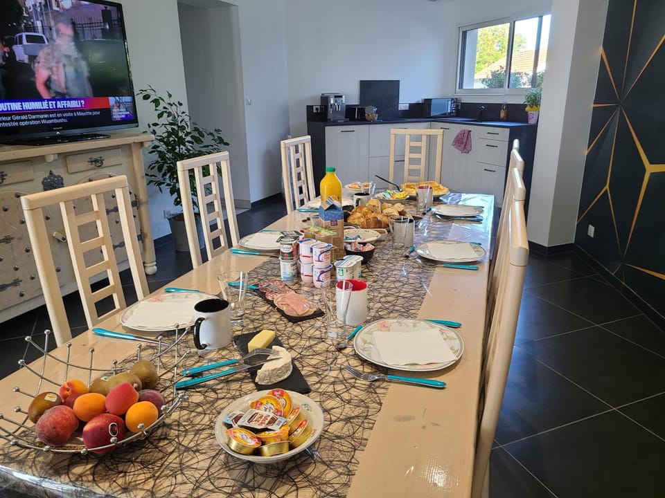 L'escale Romanesque Hotel in Normandy