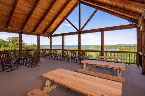 Staycation Lodge with Indoor Pool and Basketball Court Lodge in Branson