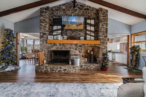 Red Bud Cove Lakefront Farm House on Table Rock Lake Lodge in Ridgedale