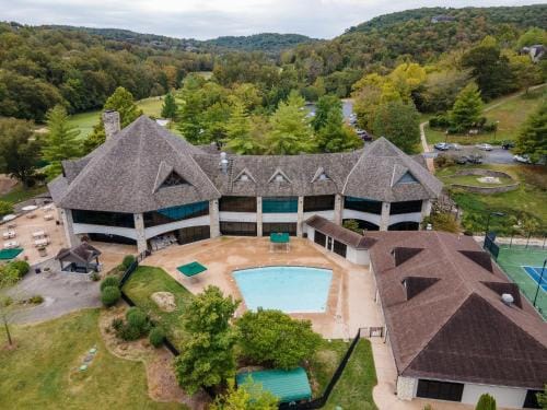 Local Hero Lodge Lodge in Table Rock Lake