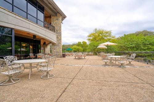 Local Hero Lodge Lodge in Table Rock Lake