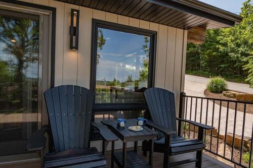 Rock Ledge Retreat Lodge in Ridgedale