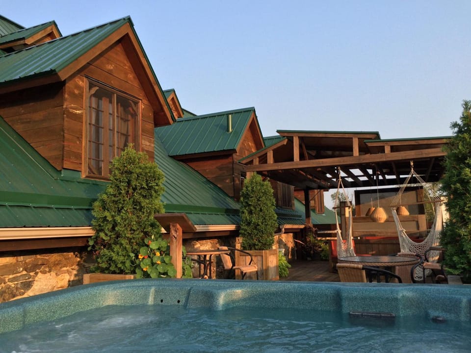 Manoir Ramezay Hotel in Quebec