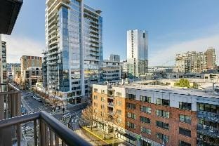 Work from anywhere, fast wifi, great amenities and free parking Hotel in Pearl District