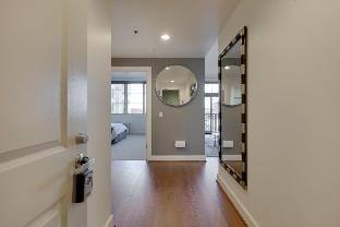 Great Spacious Apartment - Free Parking! Hotel in Pearl District