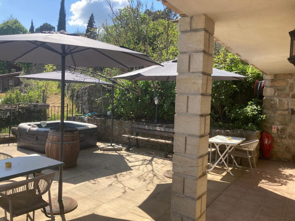Aux Vieux Arceaux Hotel in Provence-Alpes-Côte d'Azur