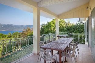 Villa Ilaria with private pool and lake view Hotel in Torri del Benaco