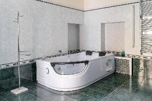 Casa Ambrosini - Afrodite Apartment with Jacuzzi by Wonderful Italy Hotel in Bologna