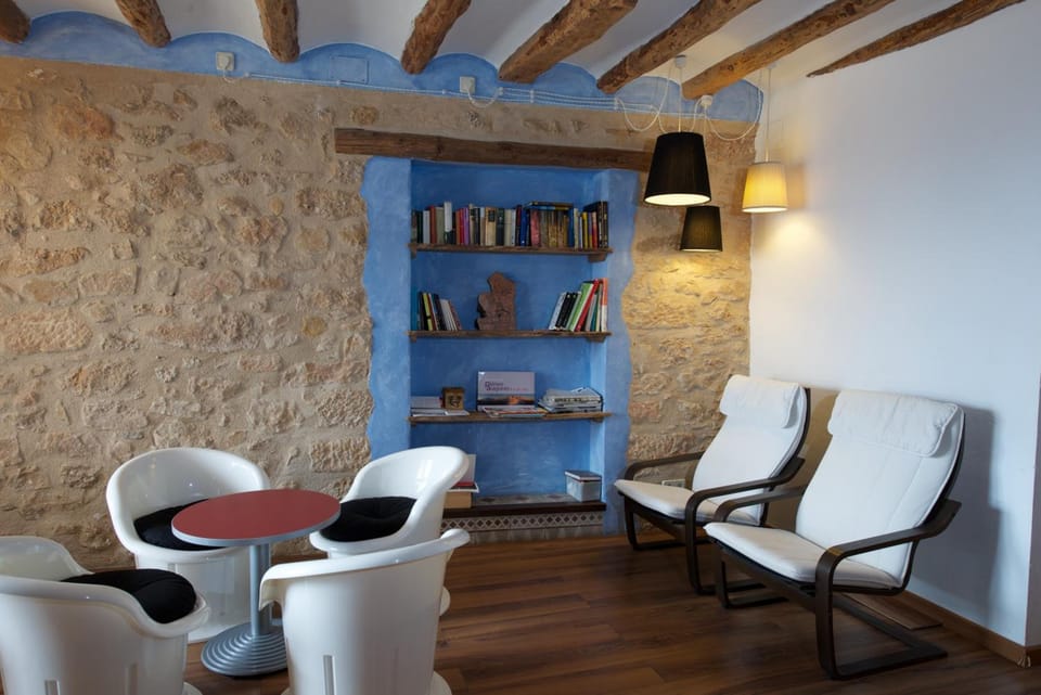 Shared lounge/TV area