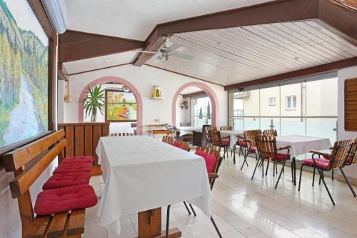 Apartments and rooms by the sea Nemira, Omis - 2781 Hotel in Split-Dalmatia County