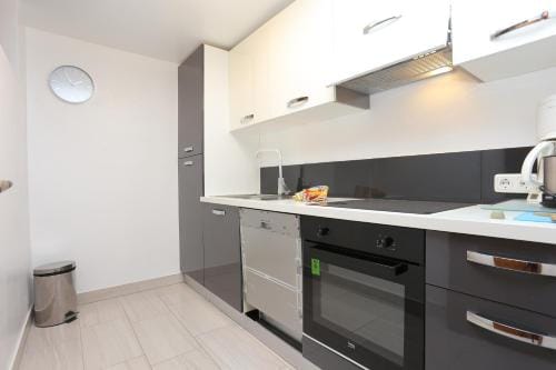 Apartments and rooms by the sea Nemira, Omis - 2781 Hotel in Split-Dalmatia County