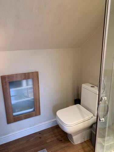 First floor Pad Carterton near Burford Hotel in West Oxfordshire District