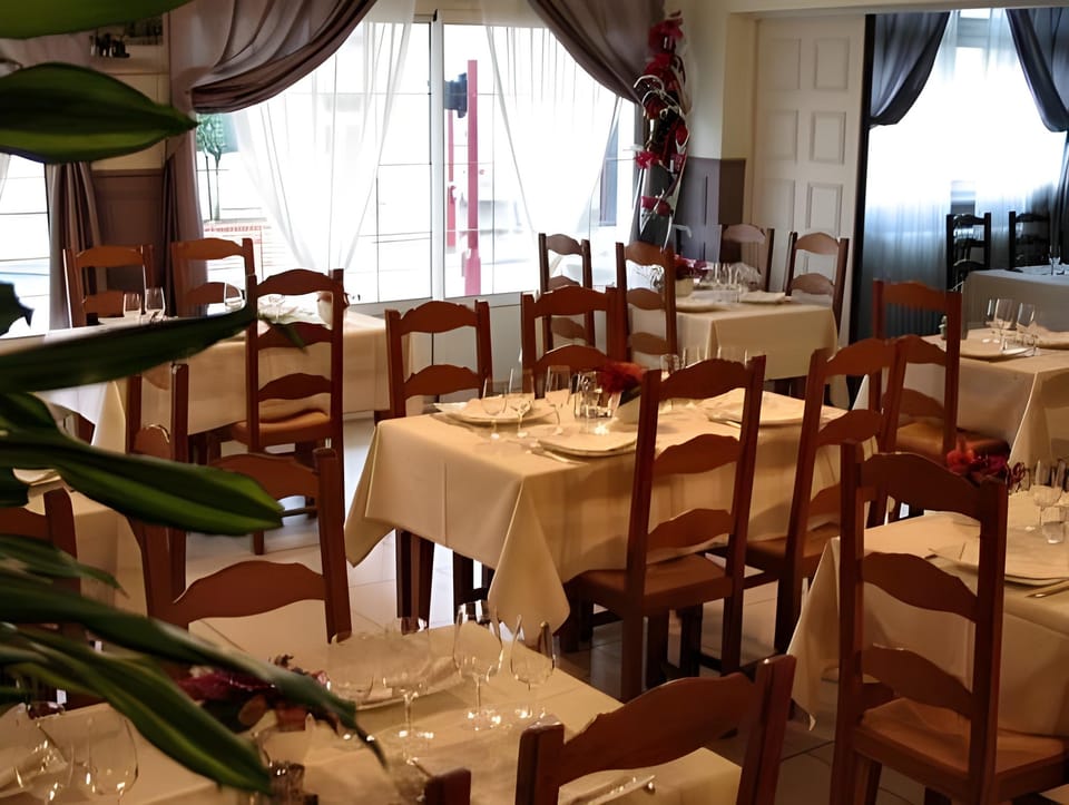 Logis Hotel Restaurant La Croix Verte Hotel in Pays de la Loire