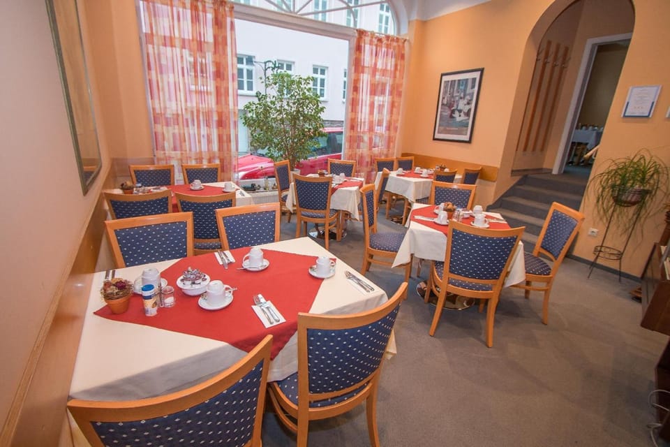 Hotel Garni am Markt - Businesshotel - Fruhstucksbuffet - Fahrradabstellplatz - Hunde willkommen Hotel in Thuringia, Germany