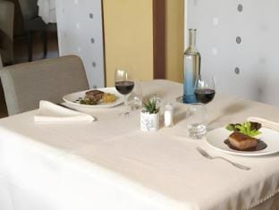 Hotel Logis Le Relais De La Poste Hotel in Auvergne-Rhône-Alpes
