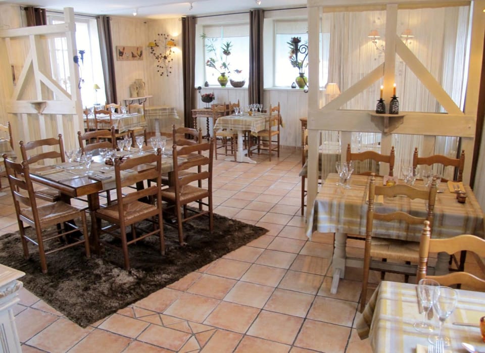 Hotel Au Bord du Monde Hotel in Centre-Val de Loire