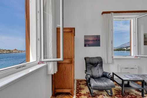 Beach rooms Riviera - Zuta Kuca Hotel in Makarska