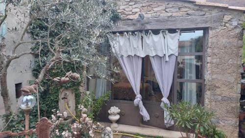 L'olivier sur la place Hotel in Provence-Alpes-Côte d'Azur