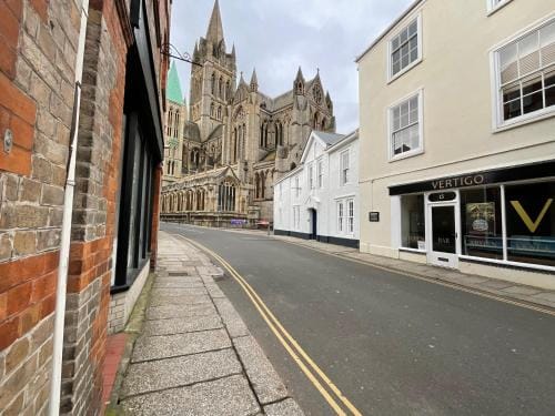 8, St Marys , Private Double Ensuite Room - Room Only- Truro Hotel in Truro