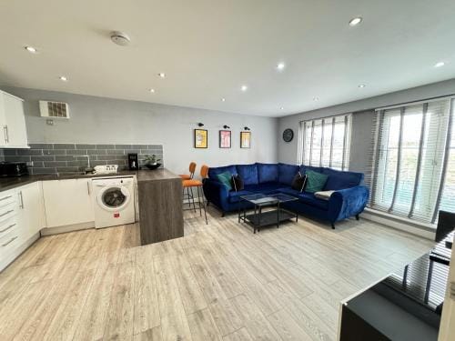RNM - Business Professionals Stay, Walsall City Centre, 2 Bedroom with ensuite and bathroom, Entire  Hotel in Walsall