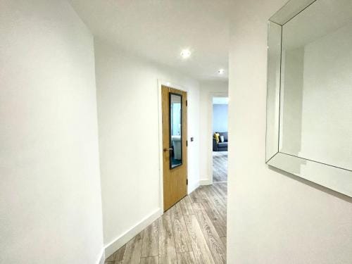 RNM - Business Professionals Stay, Walsall City Centre, 2 Bedroom with ensuite and bathroom, Entire  Hotel in Walsall
