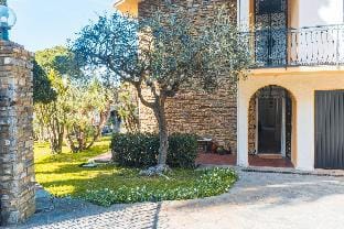 Lemon Apartment with Garden and Sea View by Wonderful Italy Hotel in Bordighera