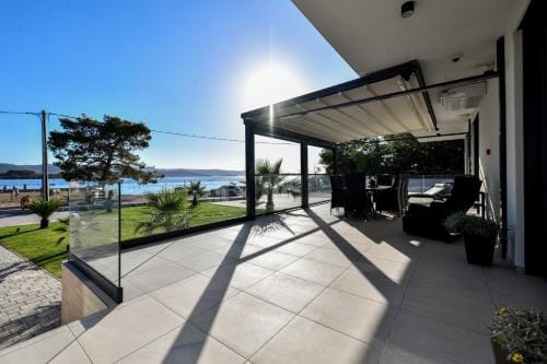 CROWONDER Apartments & Rooms OAZA with heated Swimming Pool and Sauna Hotel in Šibenik-Knin County, Croatia