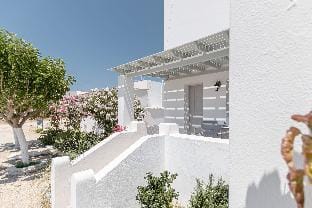 Michalios Luxury Apartments Hotel in Koufonisia