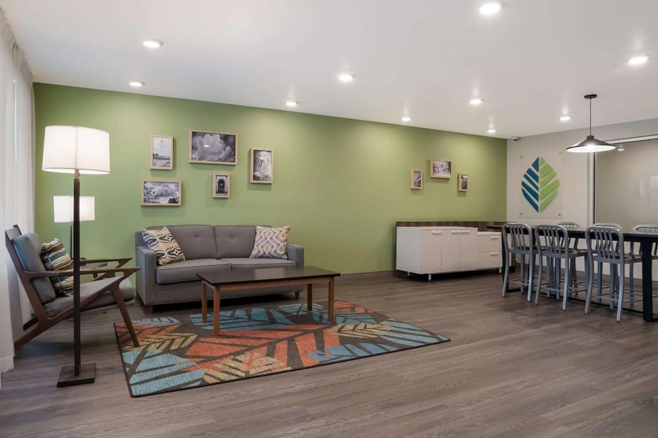 WoodSpring Suites Detroit Sterling Heights Hotel in Sterling Heights