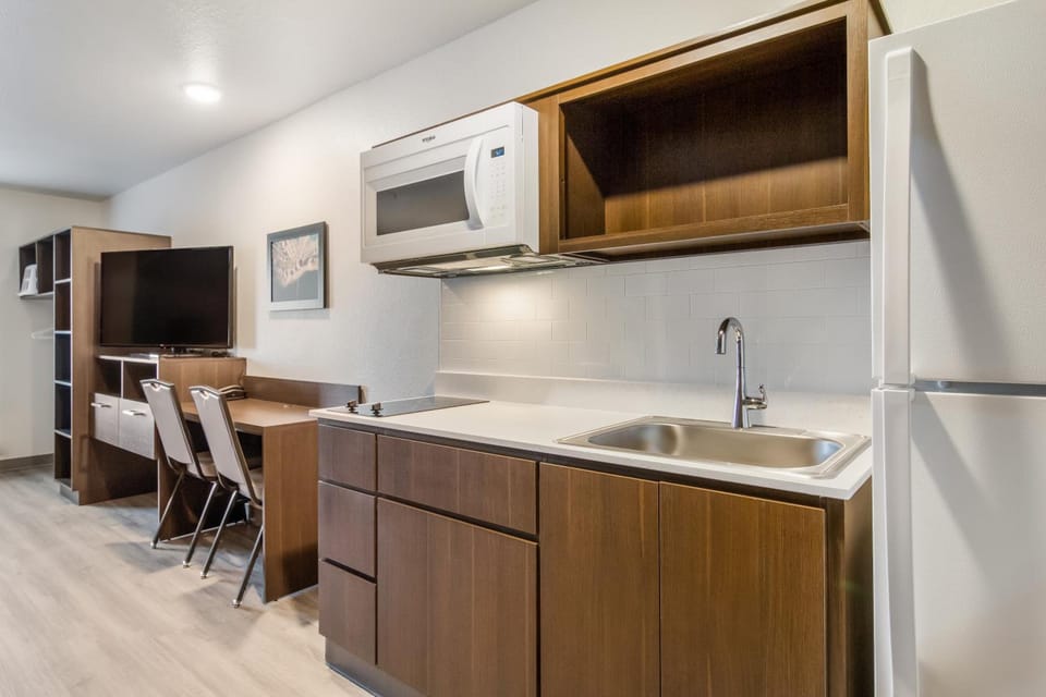 WoodSpring Suites Detroit Sterling Heights Hotel in Sterling Heights