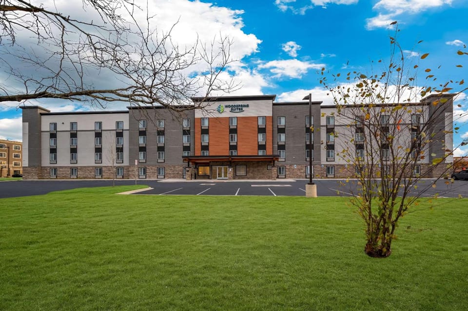 WoodSpring Suites Dearborn Detroit Hotel in Dearborn Heights